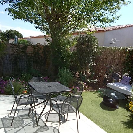 Maison Dans Une Residence De Vacances Gallargues-le-Montueux Eksteriør bilde